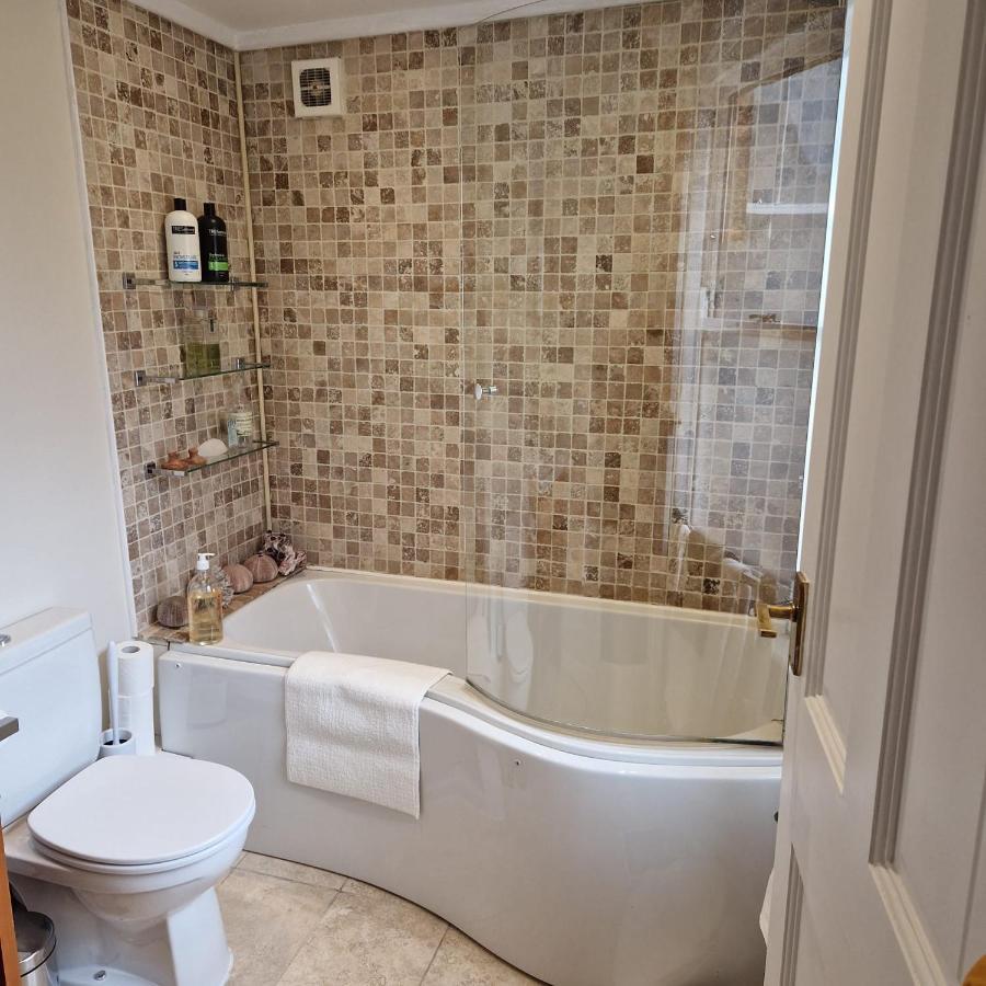 Colourful 2 Bed 2 Bath Tooting House Apartment ลอนดอน ภายนอก รูปภาพ