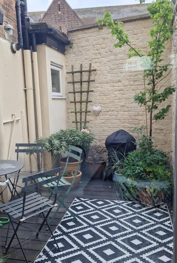 Colourful 2 Bed 2 Bath Tooting House Apartment ลอนดอน ภายนอก รูปภาพ