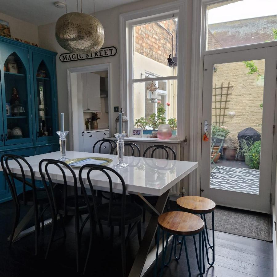 Colourful 2 Bed 2 Bath Tooting House Apartment ลอนดอน ภายนอก รูปภาพ